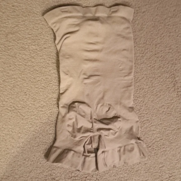 XSMALL     SKIMS STRAPLESS SHORTIE BODYSUIT - Picture 6 of 7